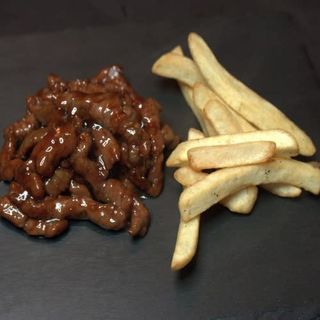 Ternera Con Patatas Fritas