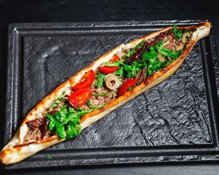 Пинерлі (хачапурі по-грецькі) з соковитою начинкою (260г)