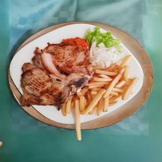 Teleći kotlet s pomfritom