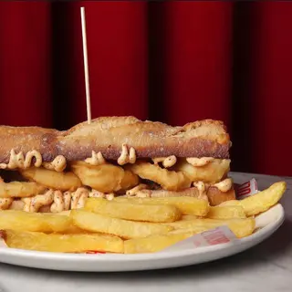 Bocadillo de calamares con mayonesa de jamón