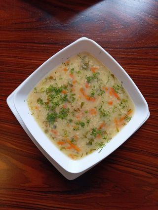 Kwaśnica na żeberkach z ziemniakami