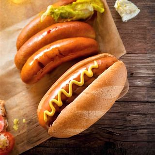 Хот дог със свинска наденица