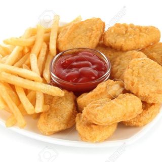 Chicken Nuggets (8 szt) z frytkami