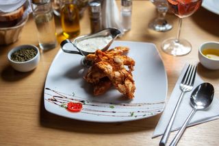 Mandulás csirkemell falatok/Nuggets de pui cu migdale și sos tartar