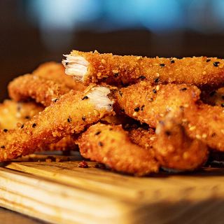 FINGER DE POLLO Con Swett Chilli Y Salsa Barbacoa 