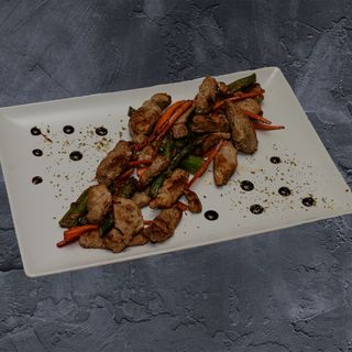 Свинско филе с аспержи и моркови   300г