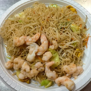 Spaghetti di riso con gamberi