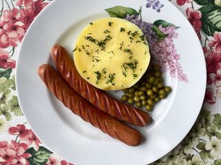 Сосиски  с горошком