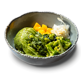 SALATĂ BIG GREEN CU MANGO ȘI DRESSING DE CITRICE ȘI TRUFE