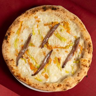 Fiori di zucca, bufala e alici 