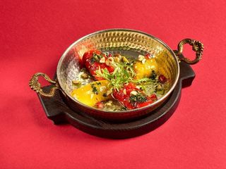 Рулетики з болгарського перця з сиром лабне та зеленю (200g)