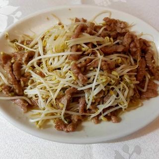 Ternera Salteada Con Brotes De Soja