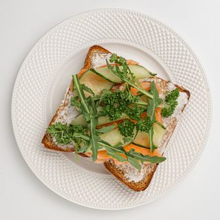 Брускетта с лососем и сыром креметте