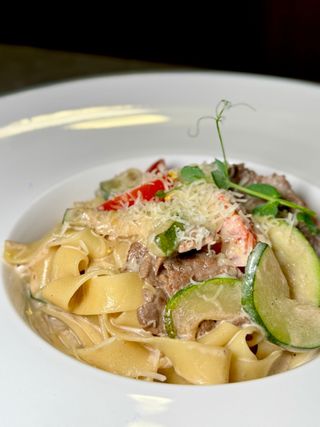 Паста з телятиною та цукіні