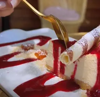 Tarta De Queso Al Horno Con Salsa De Frutos Rojos
