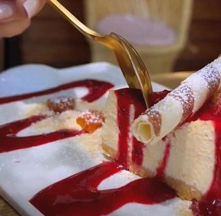 Tarta De Queso Al Horno Con Salsa De Frutos Rojos