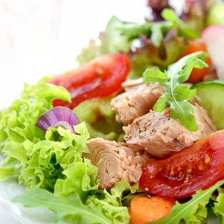 Ensalada verde con atún y vinagre balsámico 