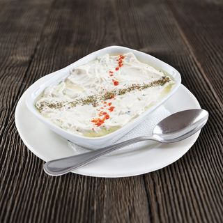 Йогурт з огірками