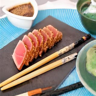 10. Tataki De Atún Con Salsa Sakura
