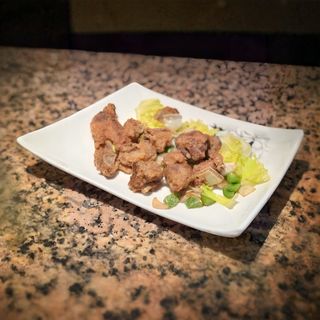 Costine di maiale con sale e pepe