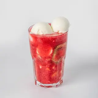 Фруктово-ягодный коктейль с мороженым