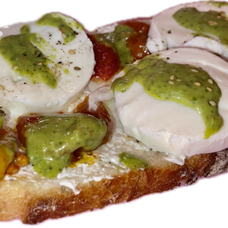 Tostada con queso crema y tomate cherry al horno