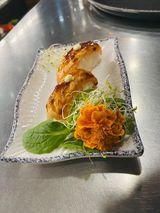 Nigiri de salmón flameado (2 pzs.)