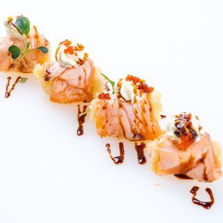 E01. Salmon roll