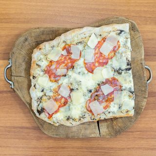 Stasera pizza mezza pala