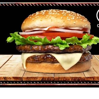 Hamburguesa Duomos Doble con queso con bebida 330 ml y patatas clásicas.