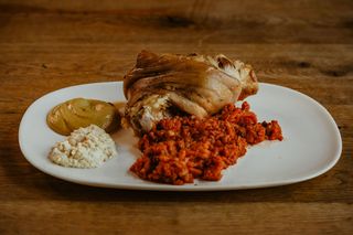 Golonka duszona z warzywami, chrzanem i musztardą