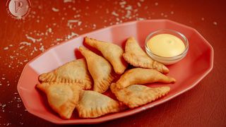 Чебупели с говядиной с сырным соусом