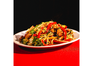 Tallarin Saltado de pollo y Verduras