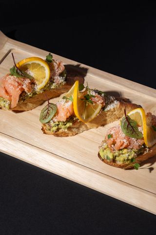 Bruschetta with salmon and guacamole sauce 