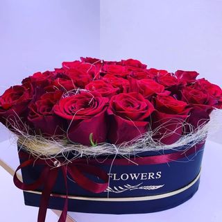 Cutie 20 inima mare cu trandafiri rosii