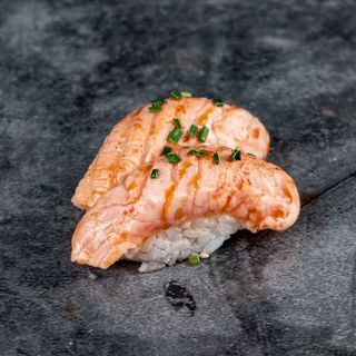 Niguiri Salmão Braseado