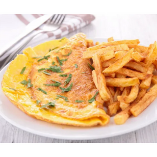 Omelete de Atum com Arroz e Batata Frita