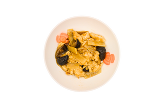 144. Pollo con funghi e bambù
