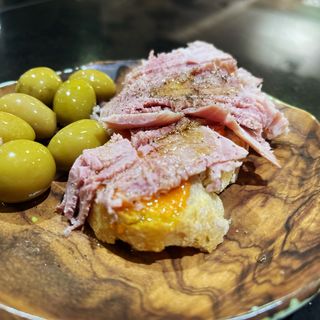 Tapa de Chapata de Lacón con Salmorejo