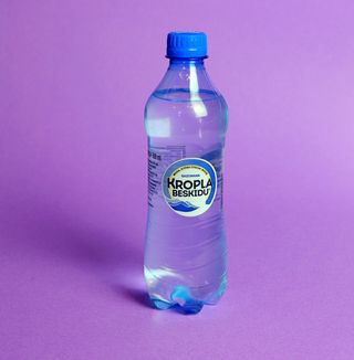 Woda gazowana 0.5l