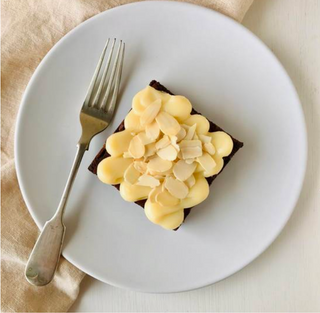 Brownie com Brigadeiro Branco