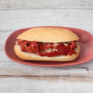 Bonito con pimientos de piquillo mini