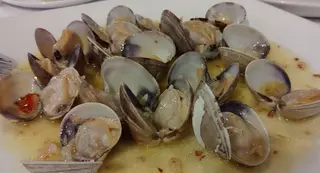 Almejas Salteadas Al Albariño