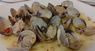 Almejas Salteadas Al Albariño