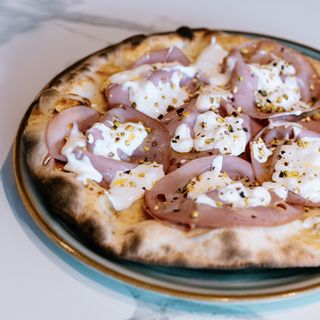 Stracciatella e mortadella