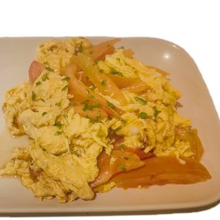 Huevos revueltos con tomate 