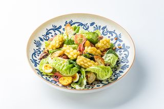 Нісуаз з кальмаром , оливками каламата, картоплями діпами та кисло солодким дресінгом 