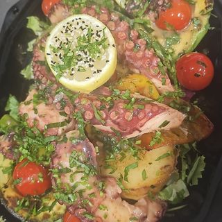 Caracatita cu legume / Octopus with vegetables