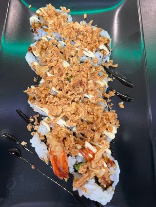37 Uramaki tempura gambero fritto avocado cipolla - 8 pezzi