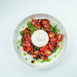 Буррата с томатами (225г)